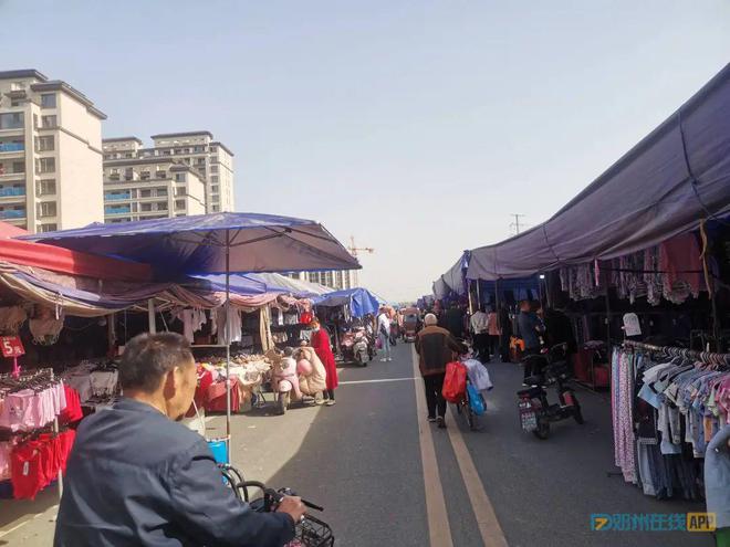 邓州服饰百货批发市场，繁荣商贸的见证者