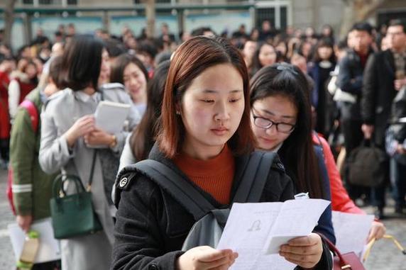 大专学生报考公务员的条件与要求